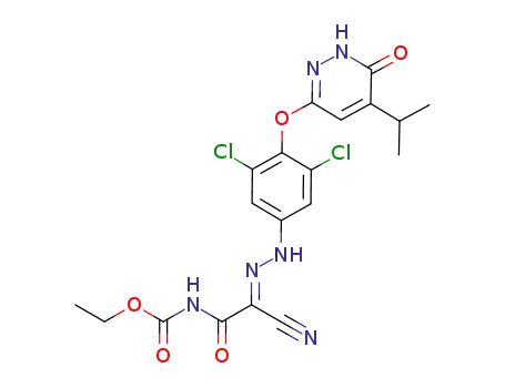 ethyl (E)-(2-cyano-2-(2-(3,5-dichloro-4-((5-isopropyl-6-oxo-1,6-dihydropyridazin-3-yl)oxy)phenyl)hydrazineylidene)acetyl)carbamate